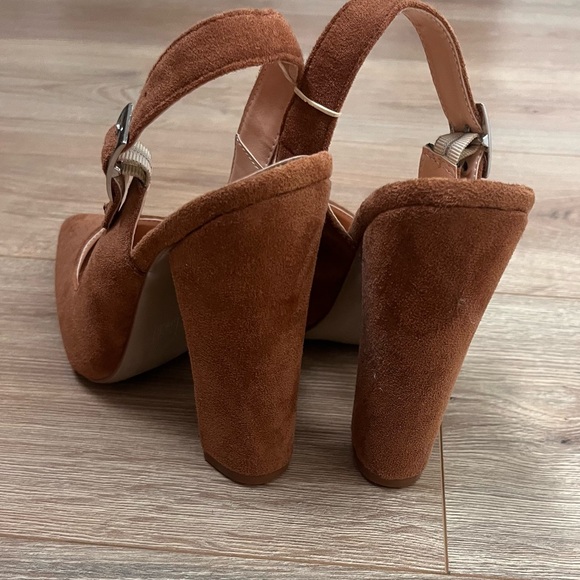 Brown Sling Back Pumps NWT size 8 faux suede - Picture 3 of 3